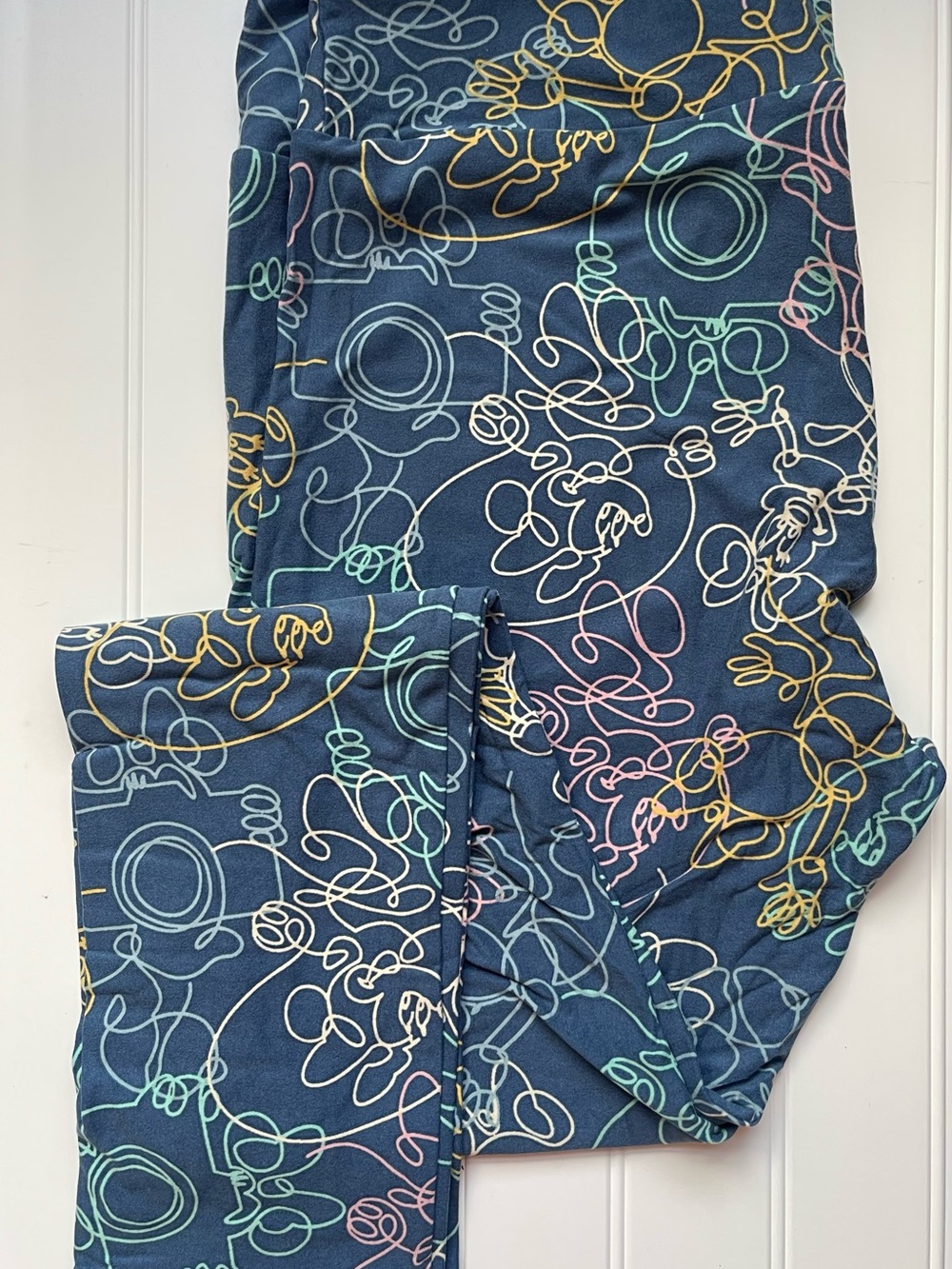 New LuLaRoe Tall & Curvy (12-18) Disney Minnie Mouse Camera leggings
